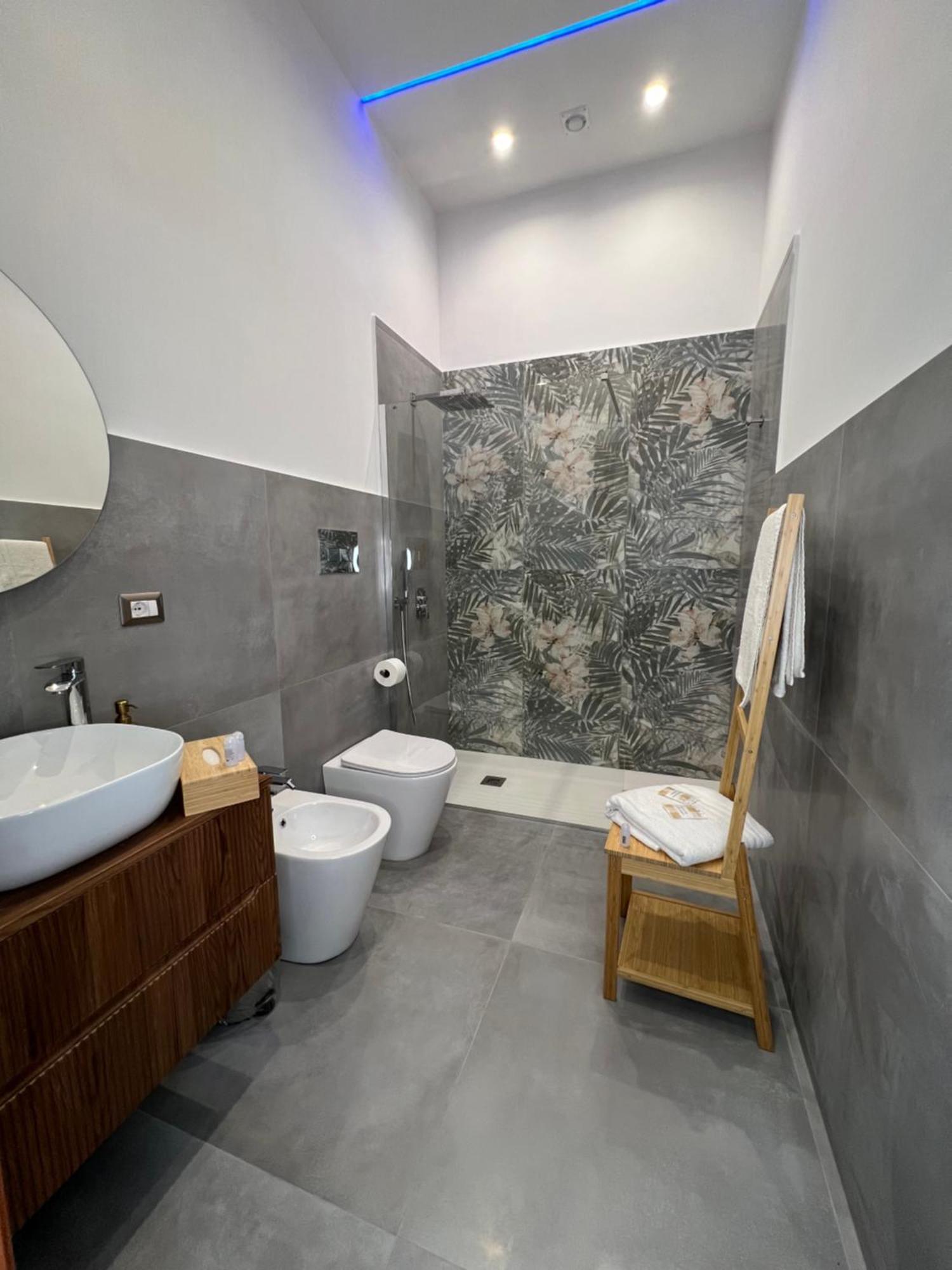 Appartement Ninetta A Toledo à Naples Extérieur photo